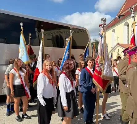 Dzień Kombatanta w Domaniowie: Lekcja patriotyzmu dla uczniów