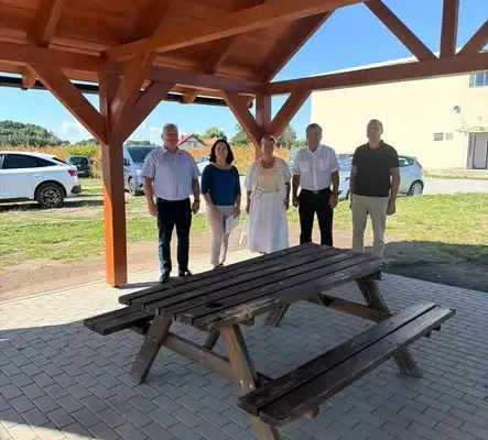 Nowa wiata rekreacyjno-dydaktyczna w Drzemlikowicach gotowa na nowy rok szkolny