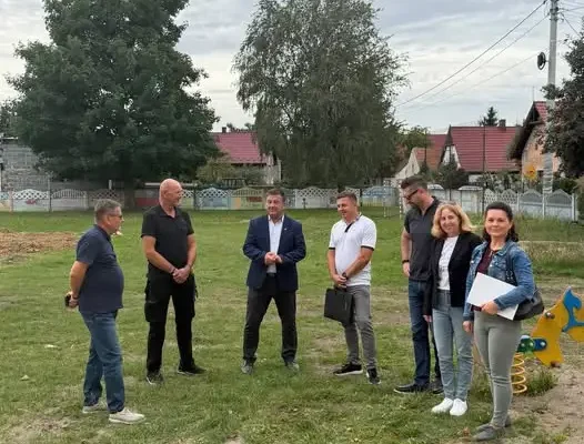 Gmina Oława przekazała teren pod budowę boiska wielofunkcyjnego w Osieku