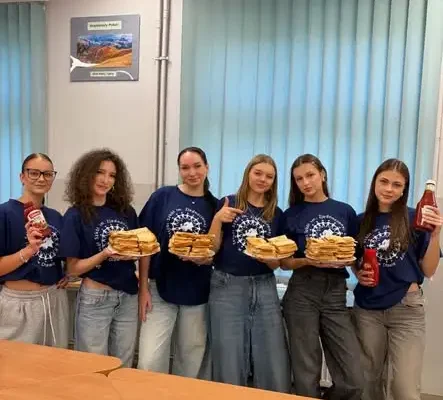 Dzień Chłopaka w ZSP nr 2 w Oławie – samorząd uczniowski przygotował tosty