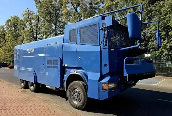 Policja zabezpiecza mecz Moto-Jelcz Oława – Polonia Świdnica na stadionie w Oławie