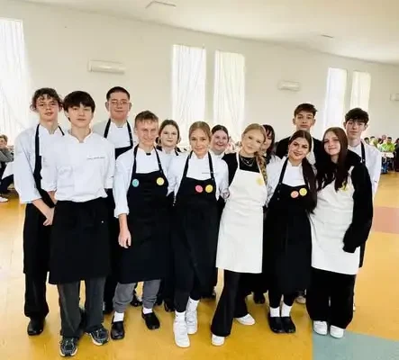 Kulinarny konkurs „Każdy może zostać MasterChefem” w Godzikowicach – integracja przez gotowanie