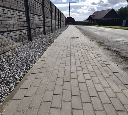 Nowy chodnik w Gęsicach oficjalnie oddany do użytku