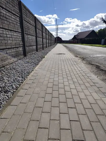 Nowy chodnik w Gęsicach oficjalnie oddany do użytku