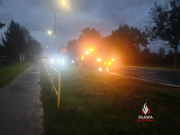 Zderzenie dwóch aut w Stanowicach. Kierowcy muszą liczyć się z utrudnieniami