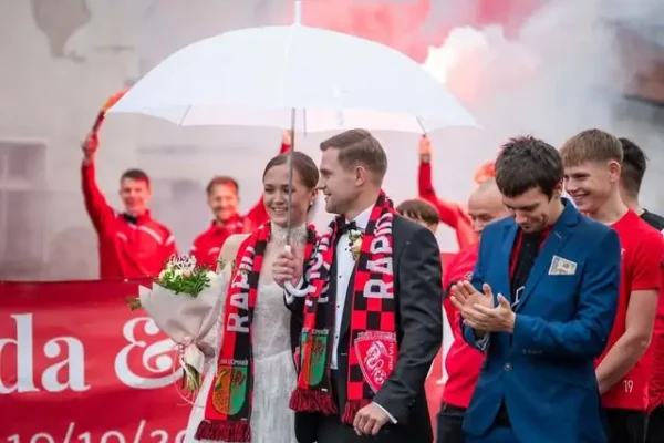 Kapitan Rapidu Domaniów wziął ślub. Karol Kraś powiedział „tak” Magdzie