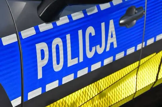 Pijany rowerzysta w Oleśnicy Małej uderzył w samochód. Miał prawie 2 promile
