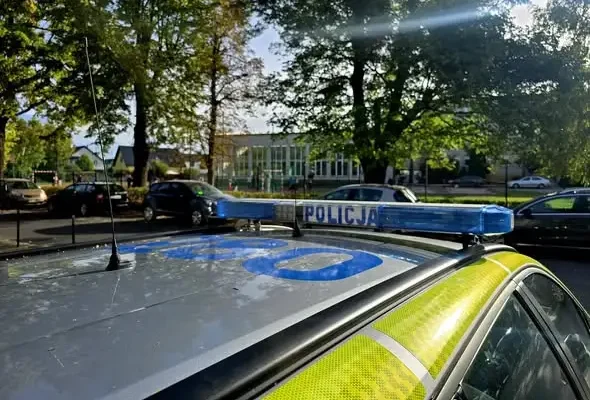 Policja z Oławy patroluje okolice szkół. Apel do rodziców i uczniów