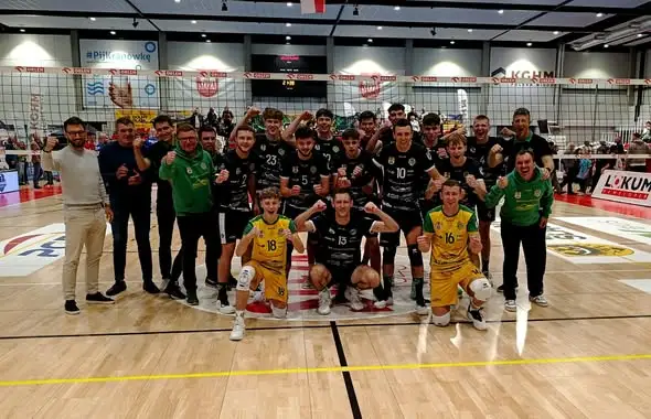 Siatkarze z Jelcza-Laskowic niepokonani. W środę mecz o fotel lidera