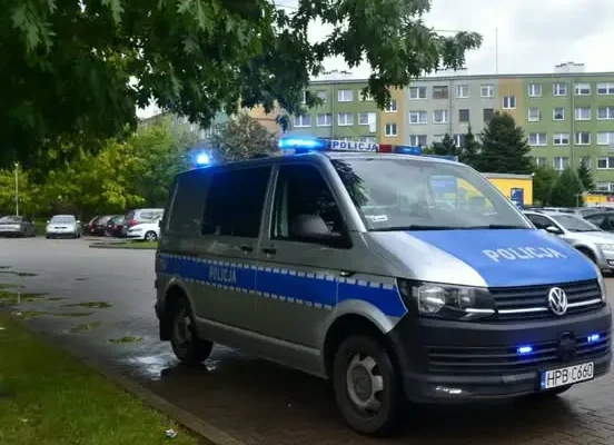 Wzmożone patrole policji wokół szkół. Minister Kierwiński: działania potrwają do odwołania