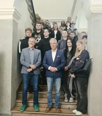 Uczniowie z Jelcza-Laskowic odwiedzili urząd miasta i gminy