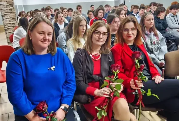 Dzień Edukacji Narodowej w szkole im. ks. Skorupki – apel z przymrużeniem oka