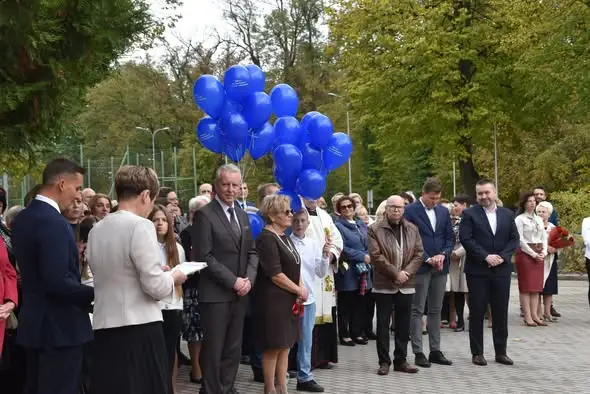 Jelcz-Laskowice: PSP nr 1 świętuje 80-lecie i otwarcie po modernizacji