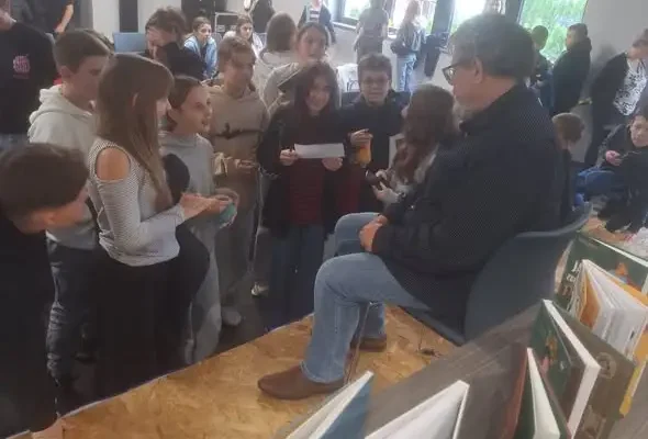 Paweł Wakuła spotkał się z uczniami w Domaniowie