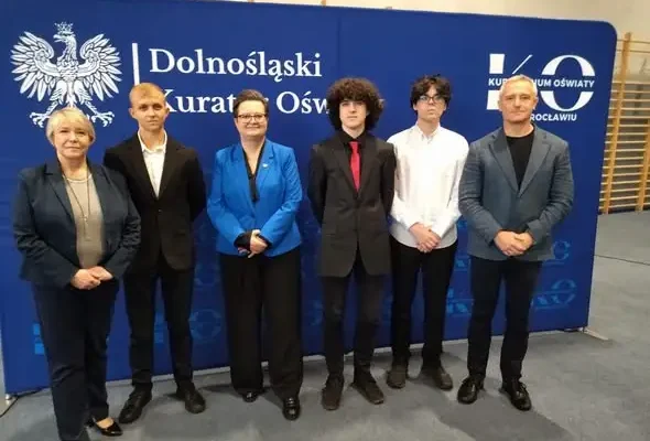 Uczniowie z Dolnego Śląska przy Okrągłym Stole Uczniowskim – ich głos w sprawie edukacji