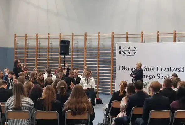 Okrągły Stół Uczniowski we Wrocławiu – młodzież zabiera głos w sprawie edukacji