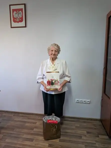 Dzień Seniora w gminie Domaniów – jubilaci 90-lecia odebrali życzenia i upominki