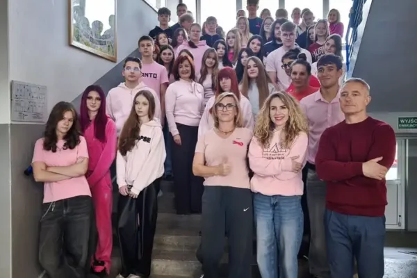 Różowy październik w szkole – solidarność z chorymi na raka piersi