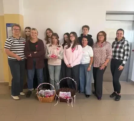 Uczniowie z Jelcza-Laskowic promują profilaktykę raka piersi w lokalnych instytucjach