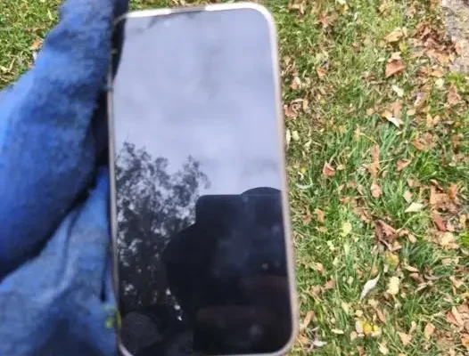 Zgubiony telefon na boisku w Jaczkowicach – właściciel poszukiwany