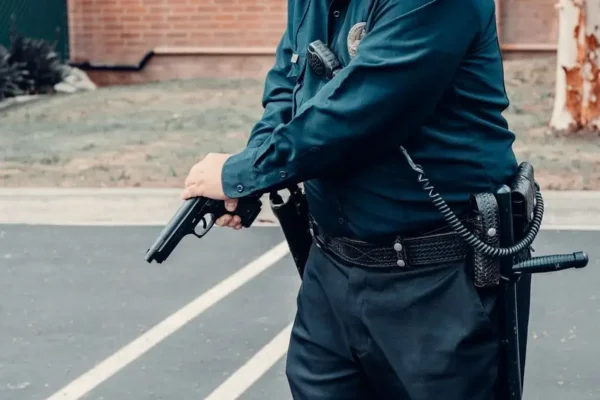 Policja uczy młodzież Zasady 4U: jak przetrwać atak i zagrożenie